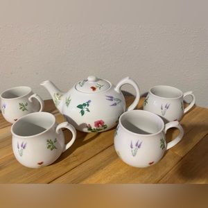 Bigelow Tea Collection teapot and 4 tea cups floral design